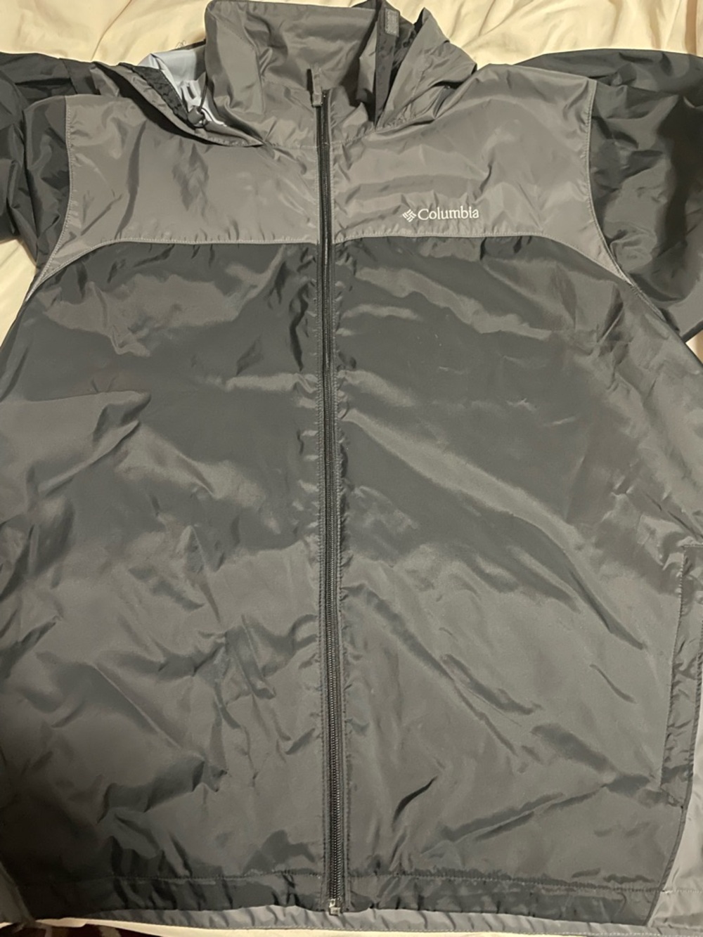 Men's Columbia Glennaker Lake  II Rain Jacket. Size XL
